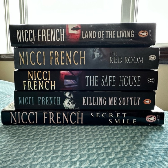 Nicci French - Picture 1 of 2